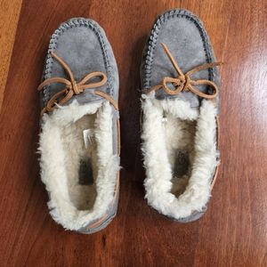 Ugg dakota slippers